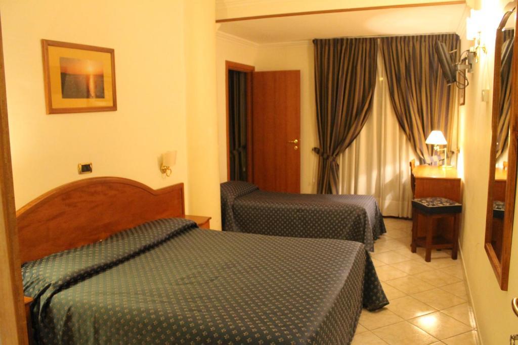 Hr Hotel & Spa Пиано ди Соренто Стая снимка